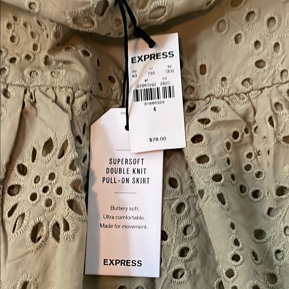 EXPRESS Eyelet Tiered Skirt - Picture 6 of 10